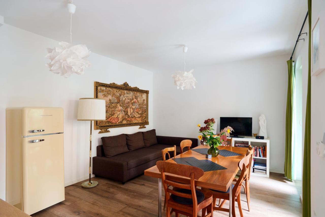 Beautiful And Cozy Remise For Up To 6 Guests Apartamento Berlim Exterior foto