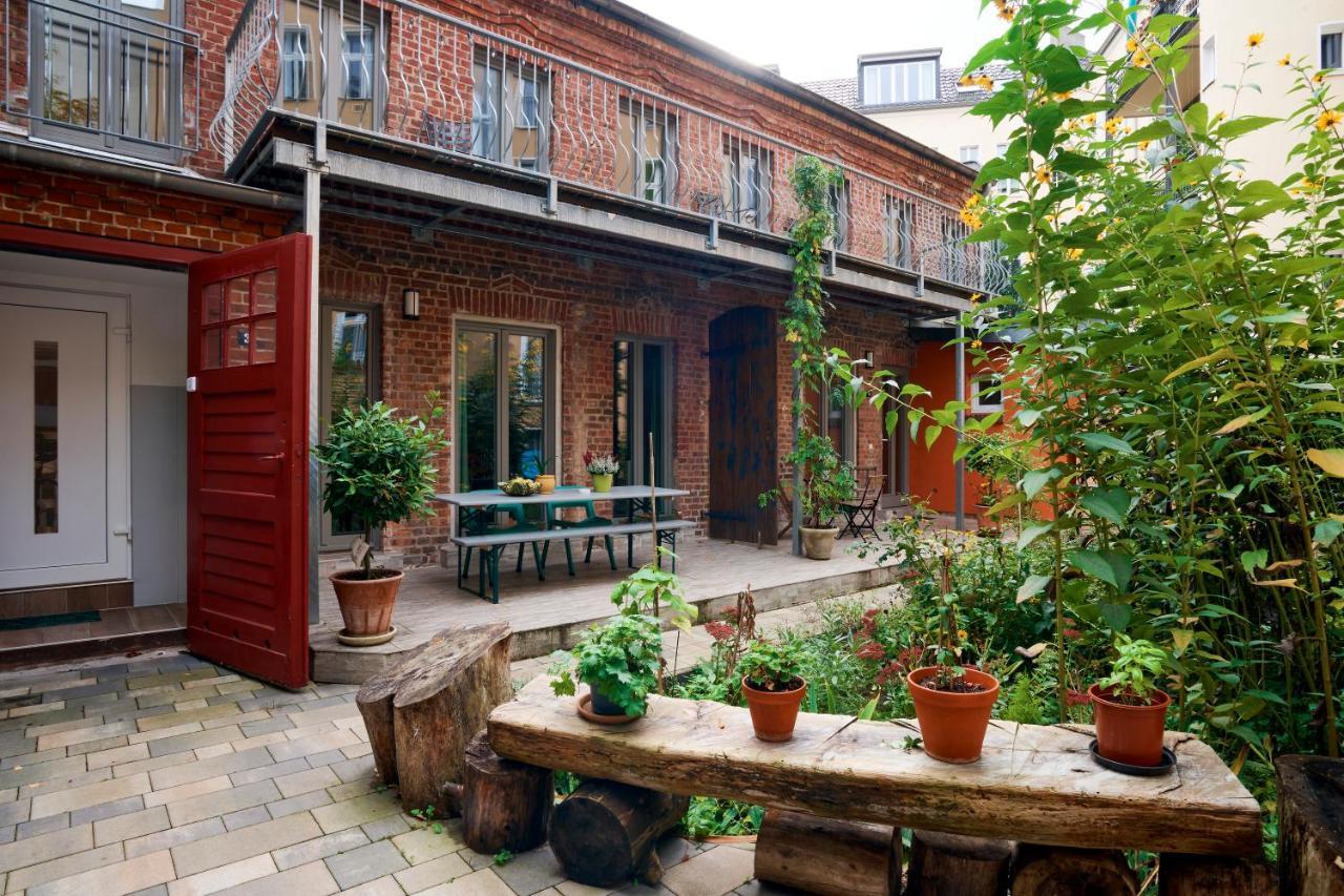 Beautiful And Cozy Remise For Up To 6 Guests Apartamento Berlim Exterior foto