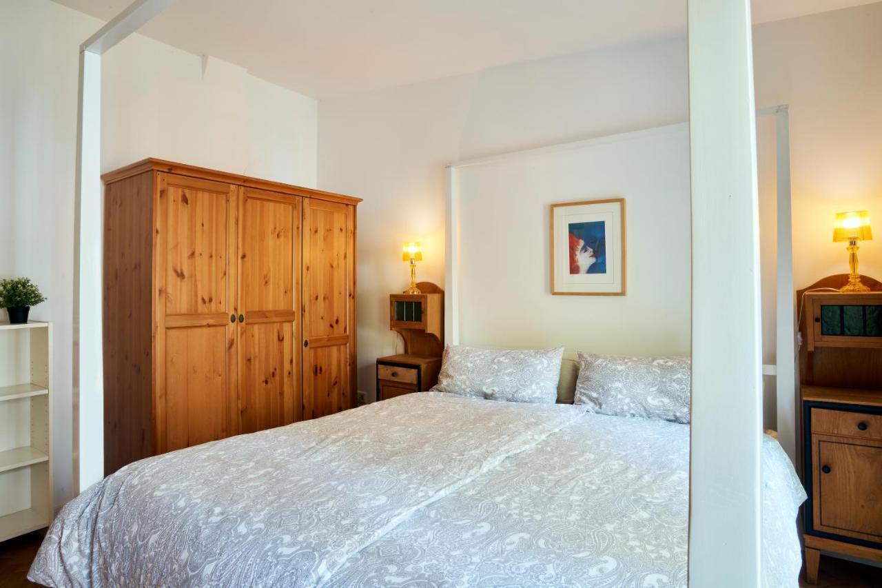 Beautiful And Cozy Remise For Up To 6 Guests Apartamento Berlim Exterior foto