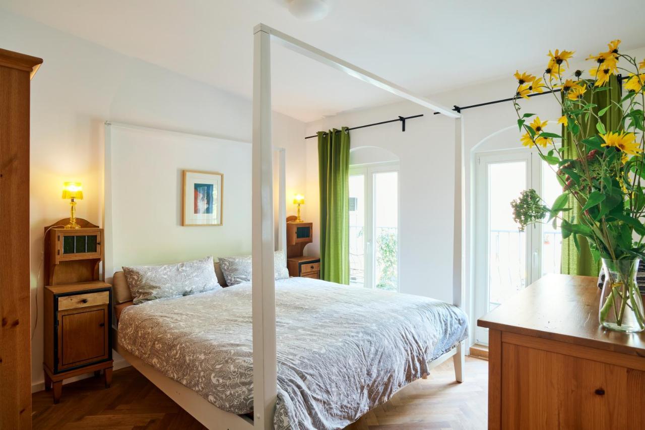 Beautiful And Cozy Remise For Up To 6 Guests Apartamento Berlim Exterior foto