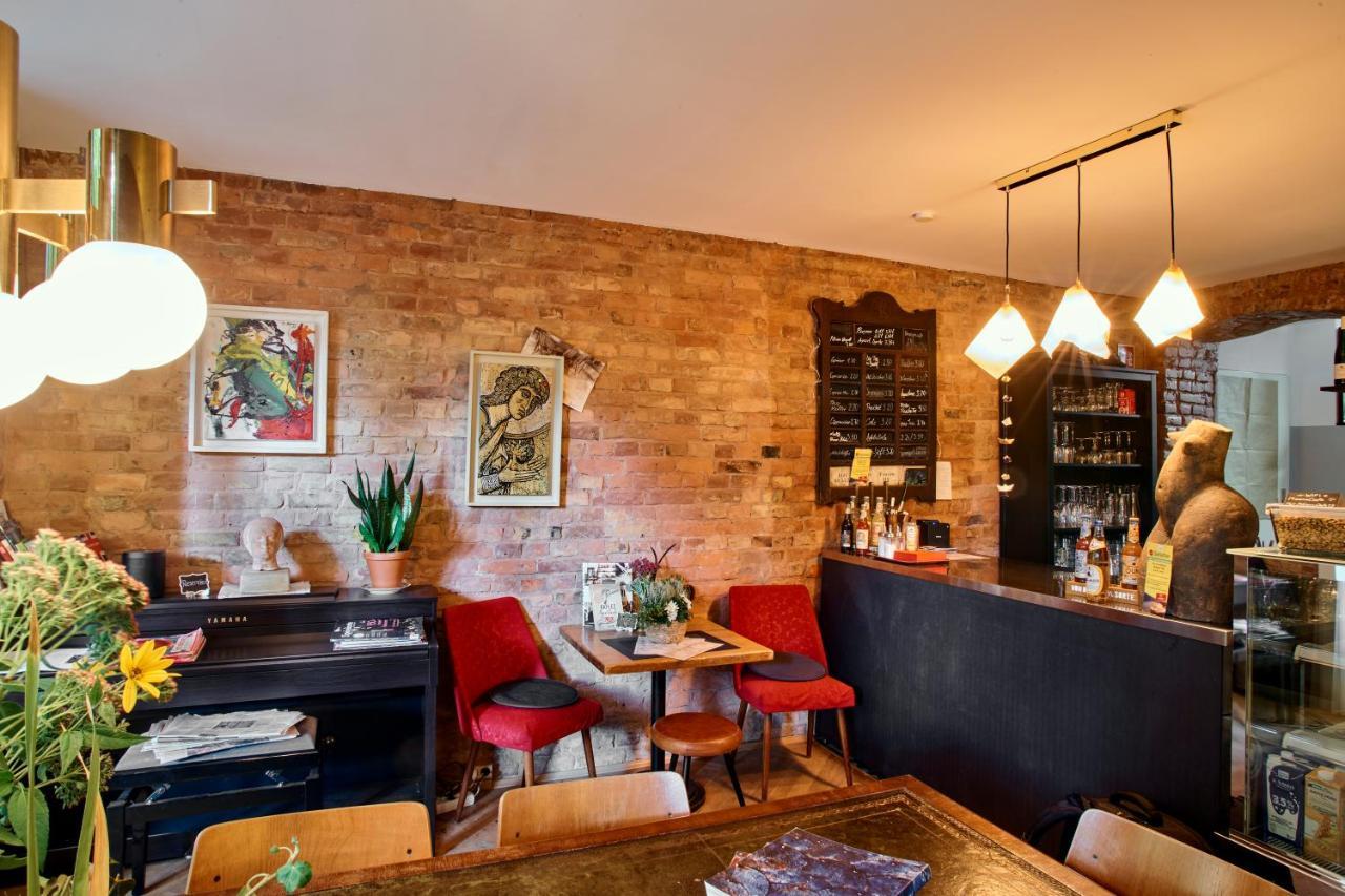 Beautiful And Cozy Remise For Up To 6 Guests Apartamento Berlim Exterior foto